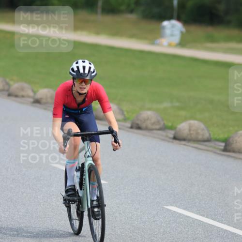 15.06.2025 - 27. Vierlanden-Triathlon H.Heesch http://msf.ph/oto/7979634 15.06.2025 10:34:36 Radfahren 104, 198, 205 meine-sportfotos.de