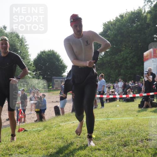 15.06.2025 - 27. Vierlanden-Triathlon KatJ http://msf.ph/oto/7979643 15.06.2025 08:43:38 Schwimmen 32, 65, 74 meine-sportfotos.de