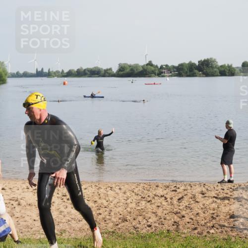 21.06.2025 - 27. Vierlanden-Triathlon MichiJ http://msf.ph/oto/7979645 15.06.2026 08:59:01 Schwimmen 208, 227, 235 meine-sportfotos.de