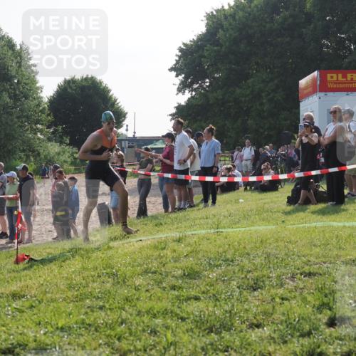 15.06.2025 - 27. Vierlanden-Triathlon KatJ http://msf.ph/oto/7979660 15.06.2025 08:43:43 Schwimmen 32, 65, 74 meine-sportfotos.de