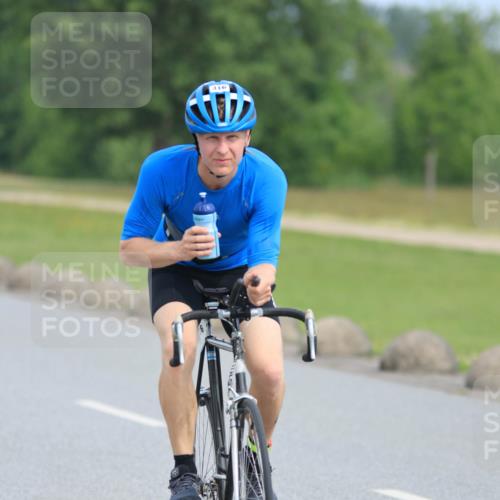 15.06.2025 - 27. Vierlanden-Triathlon H.Heesch http://msf.ph/oto/7979661 15.06.2025 10:35:04 Radfahren 45, 122, 128, 137, 316, 330 meine-sportfotos.de