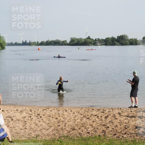 21.06.2025 - 27. Vierlanden-Triathlon MichiJ http://msf.ph/oto/7979662 15.06.2026 08:59:03 Schwimmen 227, 235 meine-sportfotos.de