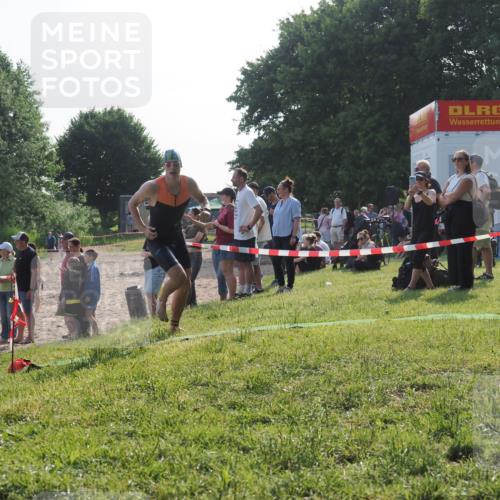 15.06.2025 - 27. Vierlanden-Triathlon KatJ http://msf.ph/oto/7979667 15.06.2025 08:43:43 Schwimmen 32, 65, 74 meine-sportfotos.de