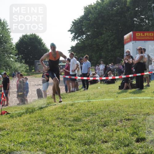 15.06.2025 - 27. Vierlanden-Triathlon KatJ http://msf.ph/oto/7979671 15.06.2025 08:43:43 Schwimmen 32, 65, 74 meine-sportfotos.de