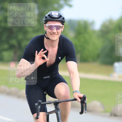 15.06.2025 - 27. Vierlanden-Triathlon H.Heesch http://msf.ph/oto/7979672 15.06.2025 10:35:06 Radfahren 45, 122, 128, 137, 316, 330 meine-sportfotos.de