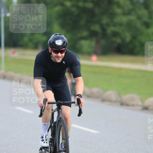 15.06.2025 - 27. Vierlanden-Triathlon H.Heesch http://msf.ph/oto/7979676 15.06.2025 10:35:11 Radfahren 26, 122, 251, 268, 330, 336 meine-sportfotos.de