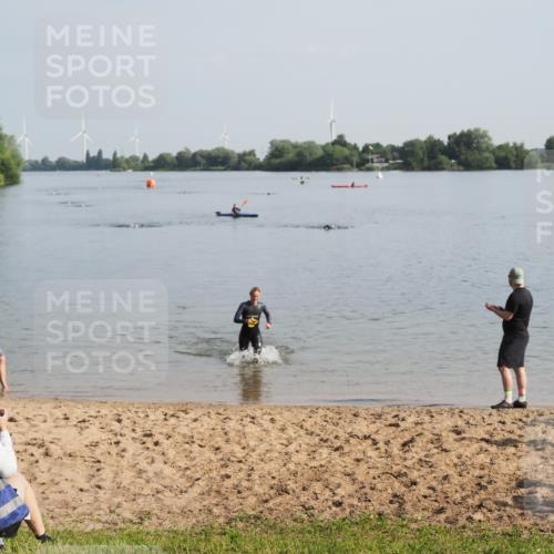 21.06.2025 - 27. Vierlanden-Triathlon MichiJ http://msf.ph/oto/7979682 15.06.2026 08:59:04 Schwimmen 227, 235 meine-sportfotos.de