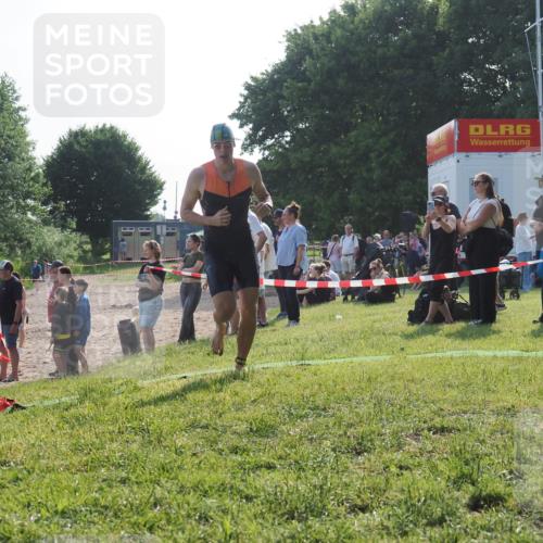 15.06.2025 - 27. Vierlanden-Triathlon KatJ http://msf.ph/oto/7979683 15.06.2025 08:43:44 Schwimmen 32, 65, 74 meine-sportfotos.de