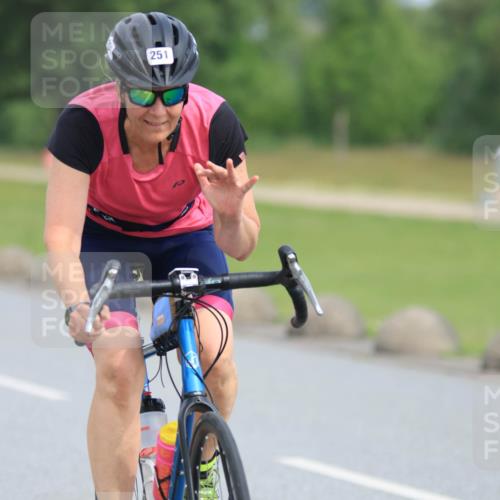 15.06.2025 - 27. Vierlanden-Triathlon H.Heesch http://msf.ph/oto/7979686 15.06.2025 10:35:15 Radfahren 26, 121, 251, 268, 330, 336 meine-sportfotos.de
