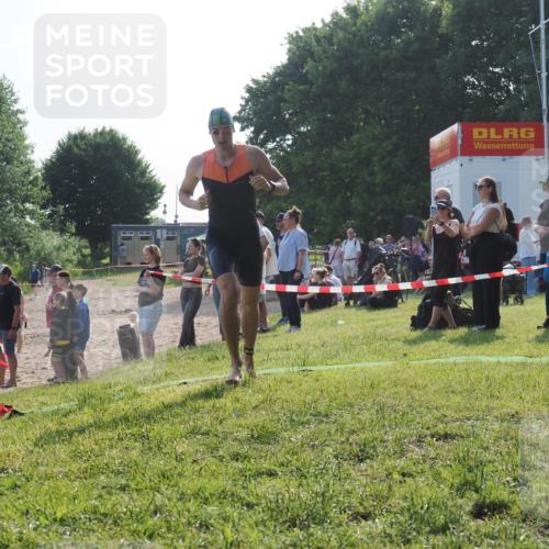15.06.2025 - 27. Vierlanden-Triathlon KatJ http://msf.ph/oto/7979688 15.06.2025 08:43:44 Schwimmen 32, 65, 74 meine-sportfotos.de