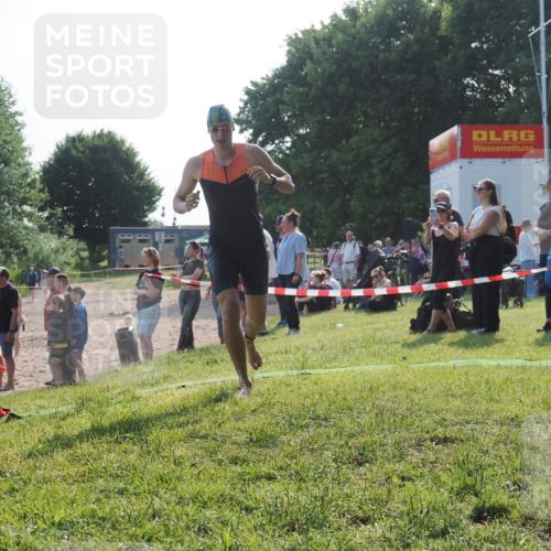 15.06.2025 - 27. Vierlanden-Triathlon KatJ http://msf.ph/oto/7979689 15.06.2025 08:43:44 Schwimmen 32, 65, 74 meine-sportfotos.de