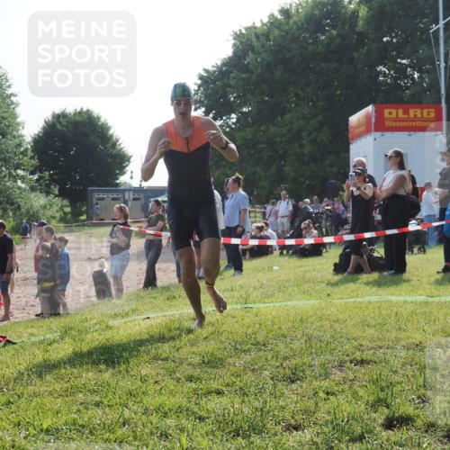 15.06.2025 - 27. Vierlanden-Triathlon KatJ http://msf.ph/oto/7979693 15.06.2025 08:43:44 Schwimmen 32, 65, 74 meine-sportfotos.de