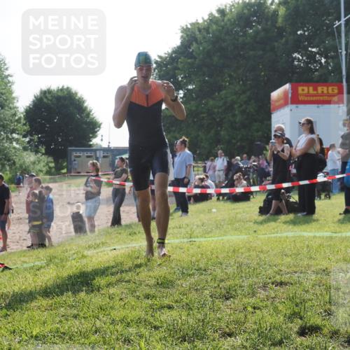 15.06.2025 - 27. Vierlanden-Triathlon KatJ http://msf.ph/oto/7979694 15.06.2025 08:43:44 Schwimmen 32, 65, 74 meine-sportfotos.de