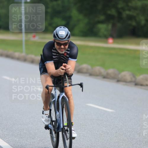 15.06.2025 - 27. Vierlanden-Triathlon H.Heesch http://msf.ph/oto/7979698 15.06.2025 10:35:19 Radfahren 26, 121, 213, 251, 268, 336 meine-sportfotos.de