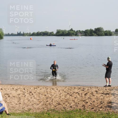 21.06.2025 - 27. Vierlanden-Triathlon MichiJ http://msf.ph/oto/7979700 15.06.2026 08:59:05 Schwimmen 227, 235 meine-sportfotos.de