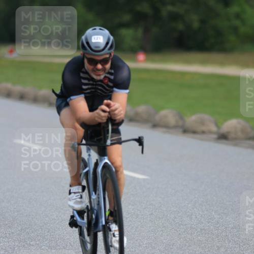 15.06.2025 - 27. Vierlanden-Triathlon H.Heesch http://msf.ph/oto/7979702 15.06.2025 10:35:19 Radfahren 26, 121, 213, 251, 268, 336 meine-sportfotos.de