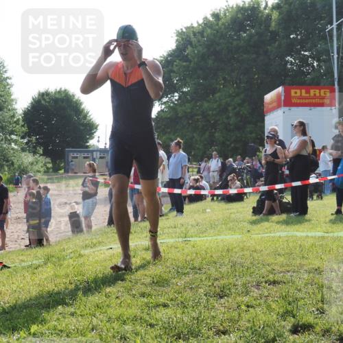 15.06.2025 - 27. Vierlanden-Triathlon KatJ http://msf.ph/oto/7979706 15.06.2025 08:43:45 Schwimmen 32, 65, 74 meine-sportfotos.de