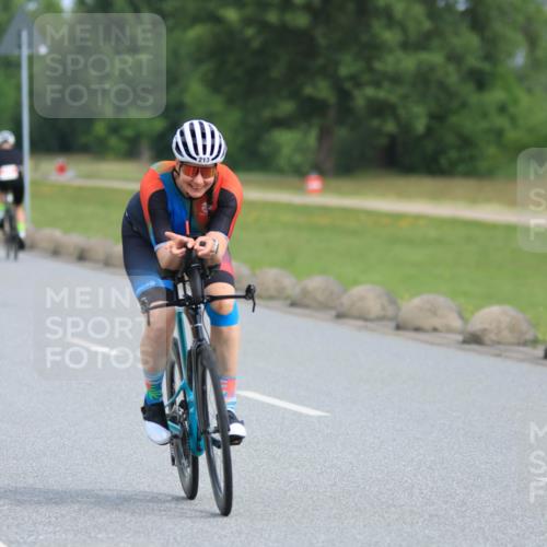 15.06.2025 - 27. Vierlanden-Triathlon H.Heesch http://msf.ph/oto/7979707 15.06.2025 10:35:24 Radfahren 99, 121, 213, 272, 301 meine-sportfotos.de