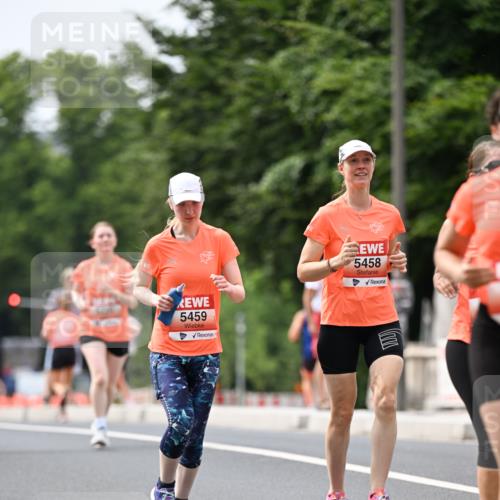 15.06.2025 - REWE Women's Run Dr. Thomas Lammeyer http://msf.ph/oto/7979709 15.06.2025 10:44:50 Laufen 5459, 5458 meine-sportfotos.de