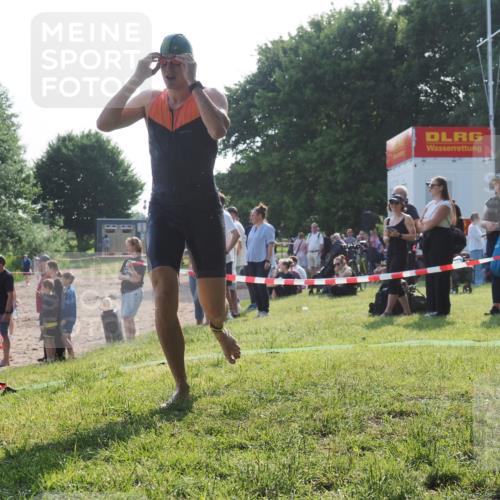 15.06.2025 - 27. Vierlanden-Triathlon KatJ http://msf.ph/oto/7979711 15.06.2025 08:43:45 Schwimmen 32, 65, 74 meine-sportfotos.de