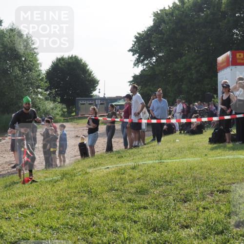 15.06.2025 - 27. Vierlanden-Triathlon KatJ http://msf.ph/oto/7979715 15.06.2025 08:43:52 Schwimmen 32, 84, 113 meine-sportfotos.de