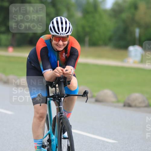 15.06.2025 - 27. Vierlanden-Triathlon H.Heesch http://msf.ph/oto/7979716 15.06.2025 10:35:25 Radfahren 99, 213, 272, 301 meine-sportfotos.de