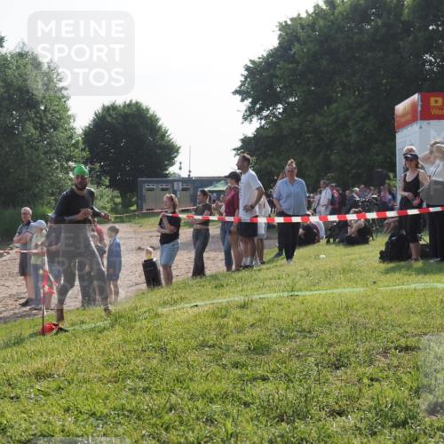 15.06.2025 - 27. Vierlanden-Triathlon KatJ http://msf.ph/oto/7979723 15.06.2025 08:43:52 Schwimmen 32, 84, 113 meine-sportfotos.de