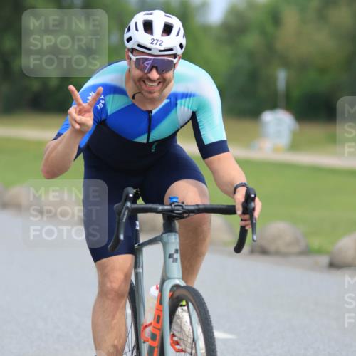 15.06.2025 - 27. Vierlanden-Triathlon H.Heesch http://msf.ph/oto/7979726 15.06.2025 10:35:28 Radfahren 99, 213, 272, 301 meine-sportfotos.de