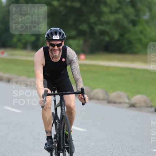 15.06.2025 - 27. Vierlanden-Triathlon H.Heesch http://msf.ph/oto/7979728 15.06.2025 10:35:32 Radfahren 99, 106, 239, 272, 301 meine-sportfotos.de