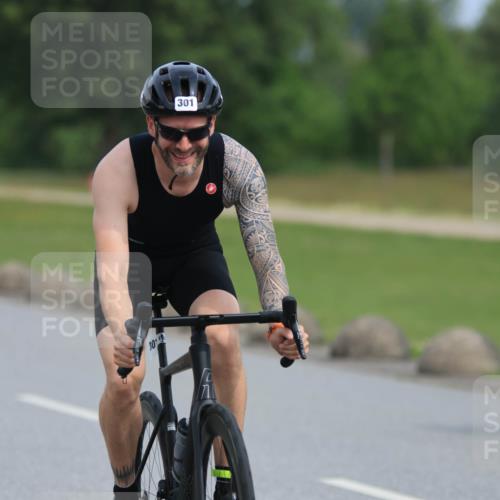 15.06.2025 - 27. Vierlanden-Triathlon H.Heesch http://msf.ph/oto/7979729 15.06.2025 10:35:32 Radfahren 99, 106, 239, 272, 301 meine-sportfotos.de
