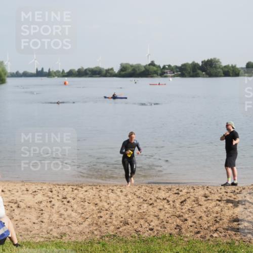 21.06.2025 - 27. Vierlanden-Triathlon MichiJ http://msf.ph/oto/7979735 15.06.2026 08:59:07 Schwimmen 227, 235 meine-sportfotos.de