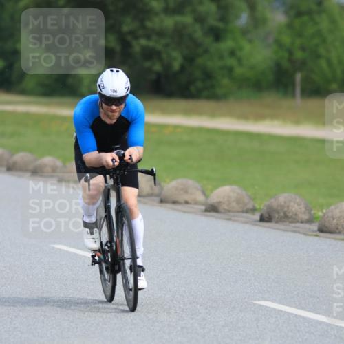 15.06.2025 - 27. Vierlanden-Triathlon H.Heesch http://msf.ph/oto/7979738 15.06.2025 10:35:37 Radfahren 21, 106, 127, 134, 239 meine-sportfotos.de