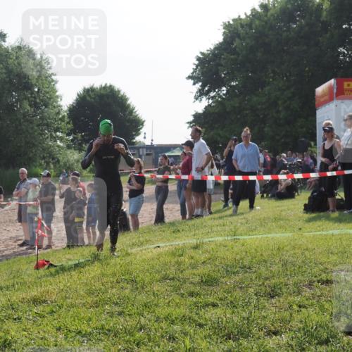 15.06.2025 - 27. Vierlanden-Triathlon KatJ http://msf.ph/oto/7979740 15.06.2025 08:43:53 Schwimmen 84, 113 meine-sportfotos.de