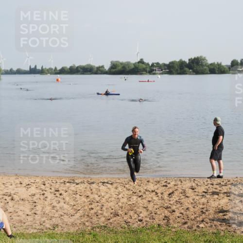 21.06.2025 - 27. Vierlanden-Triathlon MichiJ http://msf.ph/oto/7979743 15.06.2026 08:59:07 Schwimmen 227, 235 meine-sportfotos.de