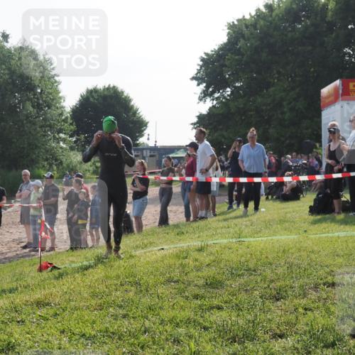 15.06.2025 - 27. Vierlanden-Triathlon KatJ http://msf.ph/oto/7979745 15.06.2025 08:43:53 Schwimmen 84, 113 meine-sportfotos.de