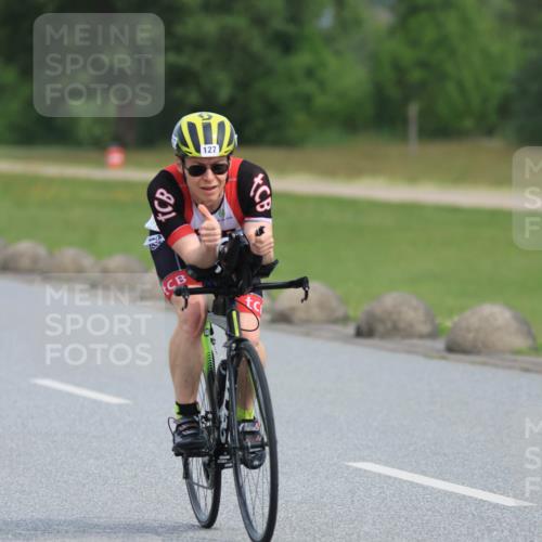 15.06.2025 - 27. Vierlanden-Triathlon H.Heesch http://msf.ph/oto/7979748 15.06.2025 10:35:41 Radfahren 21, 106, 127, 134, 199, 239 meine-sportfotos.de