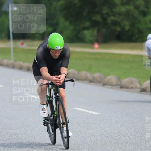 15.06.2025 - 27. Vierlanden-Triathlon H.Heesch http://msf.ph/oto/7979756 15.06.2025 10:35:43 Radfahren 21, 127, 134, 199, 239 meine-sportfotos.de