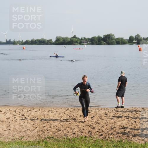 21.06.2025 - 27. Vierlanden-Triathlon MichiJ http://msf.ph/oto/7979772 15.06.2026 08:59:08 Schwimmen 227, 235 meine-sportfotos.de