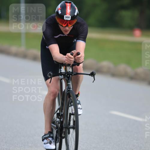 15.06.2025 - 27. Vierlanden-Triathlon H.Heesch http://msf.ph/oto/7979780 15.06.2025 10:35:58 Radfahren 87, 300, 338, 390 meine-sportfotos.de