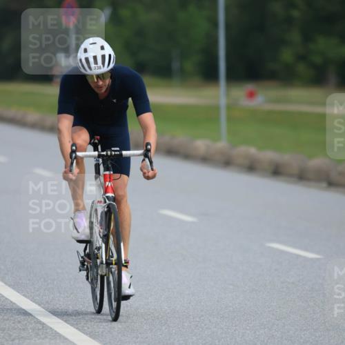 15.06.2025 - 27. Vierlanden-Triathlon H.Heesch http://msf.ph/oto/7979783 15.06.2025 10:36:04 Radfahren 338, 348 meine-sportfotos.de