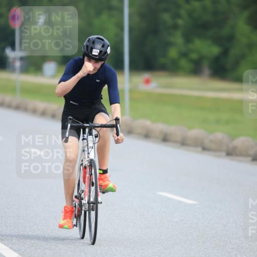 15.06.2025 - 27. Vierlanden-Triathlon H.Heesch http://msf.ph/oto/7979794 15.06.2025 10:36:06 Radfahren 331, 338, 348 meine-sportfotos.de