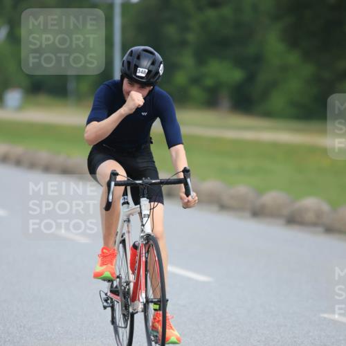 15.06.2025 - 27. Vierlanden-Triathlon H.Heesch http://msf.ph/oto/7979797 15.06.2025 10:36:07 Radfahren 331, 338, 348 meine-sportfotos.de
