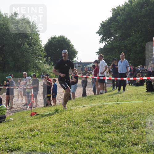 15.06.2025 - 27. Vierlanden-Triathlon KatJ http://msf.ph/oto/7979802 15.06.2025 08:43:57 Schwimmen 23, 84, 113, 183 meine-sportfotos.de