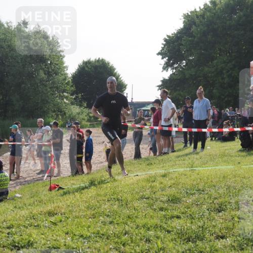15.06.2025 - 27. Vierlanden-Triathlon KatJ http://msf.ph/oto/7979810 15.06.2025 08:43:57 Schwimmen 23, 84, 113, 183 meine-sportfotos.de