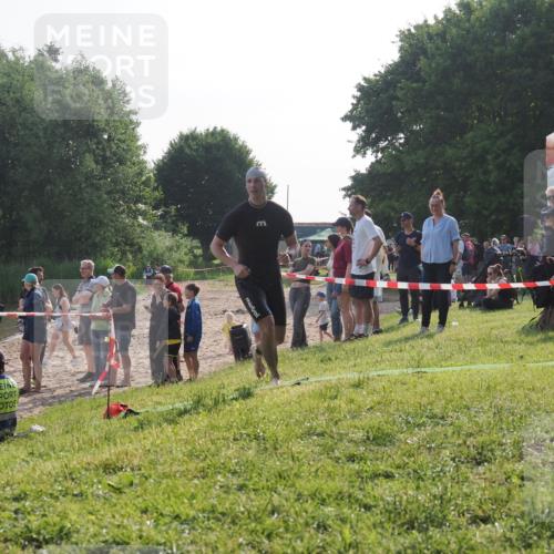 15.06.2025 - 27. Vierlanden-Triathlon KatJ http://msf.ph/oto/7979816 15.06.2025 08:43:57 Schwimmen 23, 84, 113, 183 meine-sportfotos.de