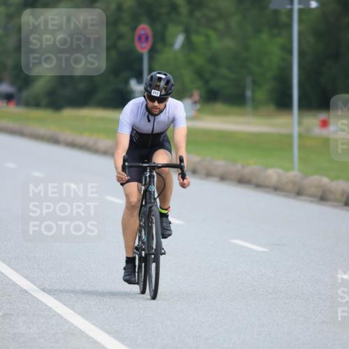 15.06.2025 - 27. Vierlanden-Triathlon H.Heesch http://msf.ph/oto/7979819 15.06.2025 10:36:15 Radfahren 254, 285, 312, 331 meine-sportfotos.de
