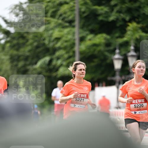 15.06.2025 - REWE Women's Run Dr. Thomas Lammeyer http://msf.ph/oto/7979822 15.06.2025 10:44:54 Laufen 5221, 5220 meine-sportfotos.de