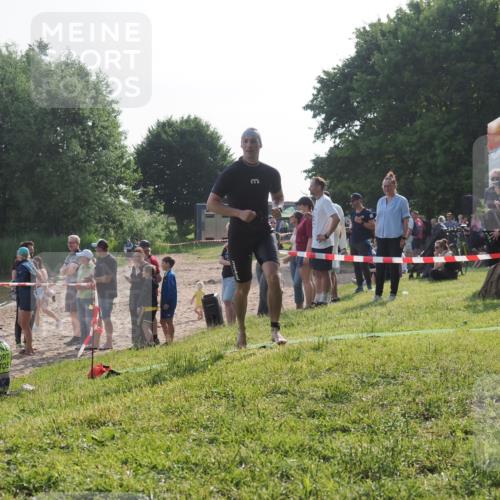 15.06.2025 - 27. Vierlanden-Triathlon KatJ http://msf.ph/oto/7979824 15.06.2025 08:43:57 Schwimmen 23, 84, 113, 183 meine-sportfotos.de