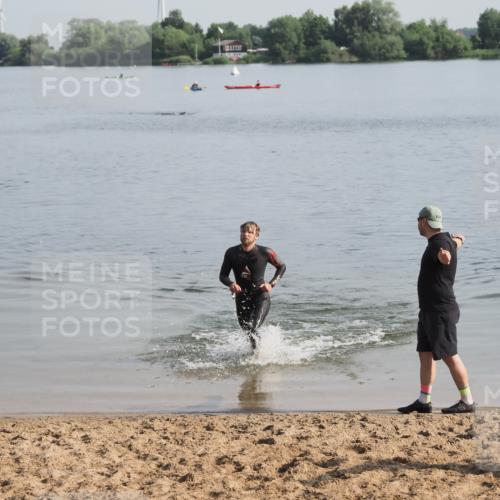 21.06.2025 - 27. Vierlanden-Triathlon MichiJ http://msf.ph/oto/7979828 15.06.2026 08:59:52 Schwimmen 241 meine-sportfotos.de