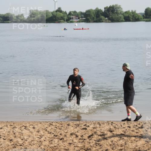 21.06.2025 - 27. Vierlanden-Triathlon MichiJ http://msf.ph/oto/7979836 15.06.2026 08:59:52 Schwimmen 241 meine-sportfotos.de